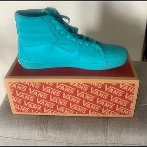 High-top Vans Size 9 Gently used could be cleaned